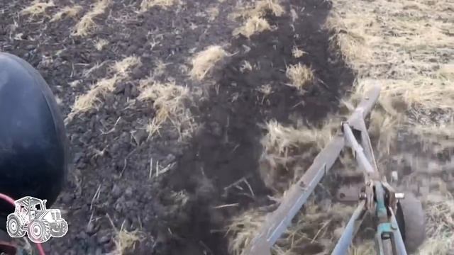 ДТ-75 и МТЗ-82 на вспашке поля под зябь. #СельхозТехника_ТВ №42 смотреть онлайн