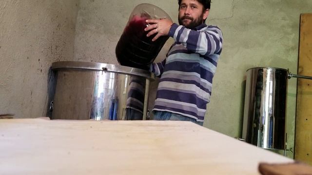 Коньячный спирт.Процесс приготовления. часть1 и как обойтись без лимонной кислоты для варки меди... смотреть онлайн