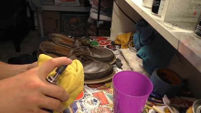 HOW TO CLEAN LEATHER BOAT SHOES AT HOME! (CHEAP!) смотреть онлайн