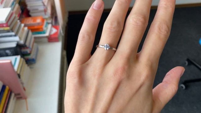 Кольцо дизайнерское с круглым бриллиантом, модель 3481 смотреть онлайн