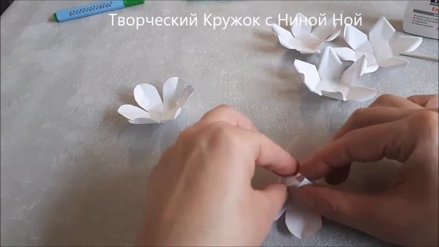 Как делать бумажные цветы. Розочки из бумаги своими руками смотреть онлайн