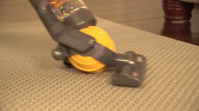 Игрушечный пылесос - Dyson Ball Casdon