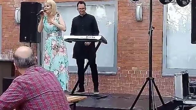 Unique Koncert A Szcientológia Egyház Belső Udvarán