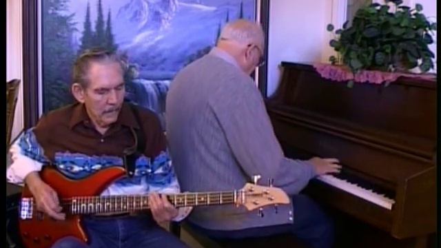 Southern Gospel Music - Turn Your Radio On - Piano & Bass смотреть онлайн