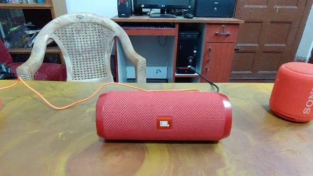 Sony SRS XB10 vs JBL Flip 4. Which one you should buy? Sound battle. смотреть онлайн
