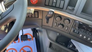 2022 Volvo VNL 860 Walkaround