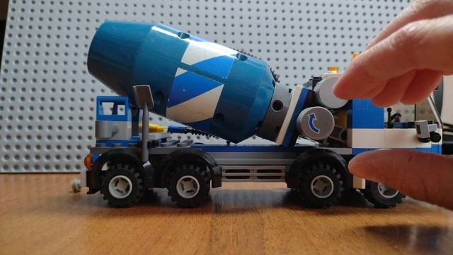 Осмотр набора 7990 Бетономешалка смотреть онлайн