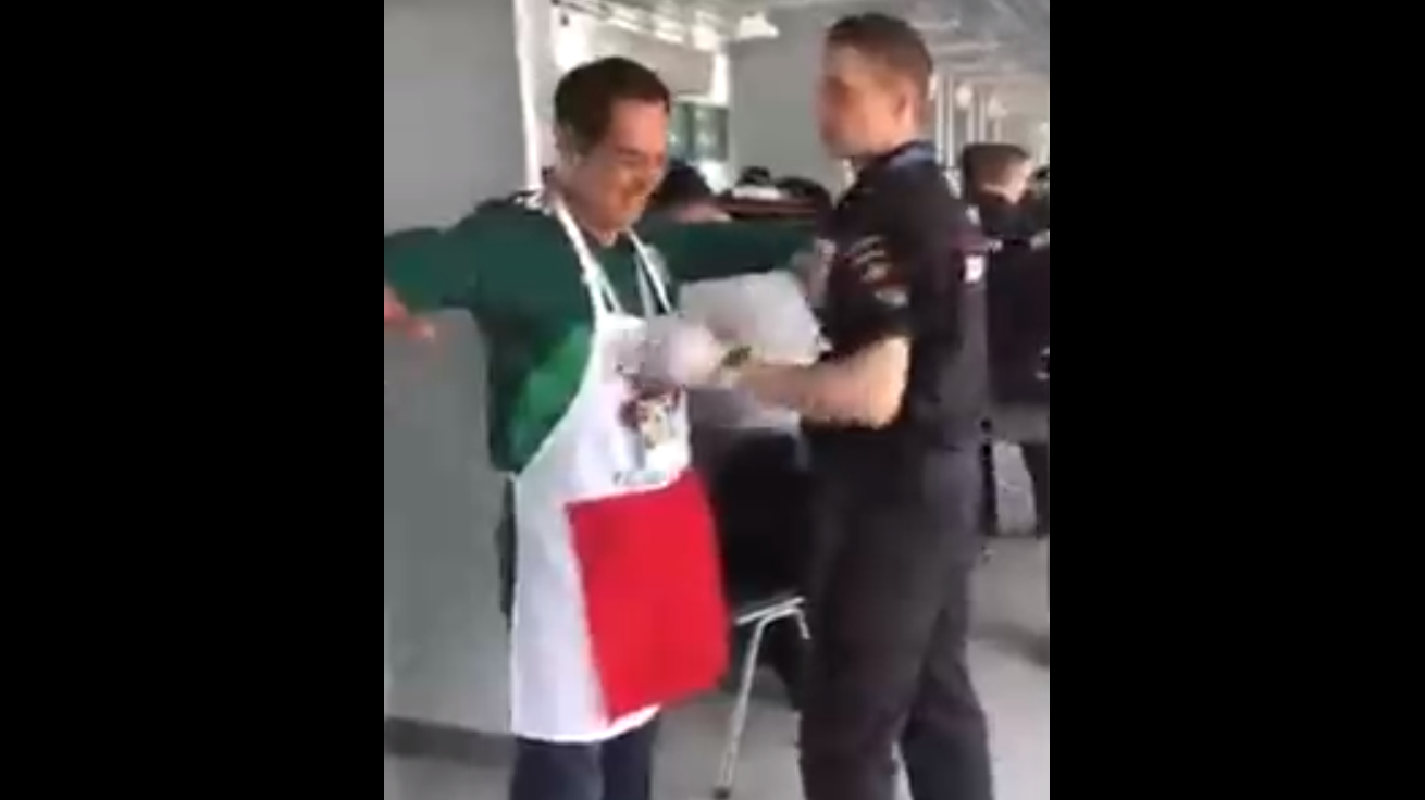 Болельщик с сюрпризом смотреть онлайн