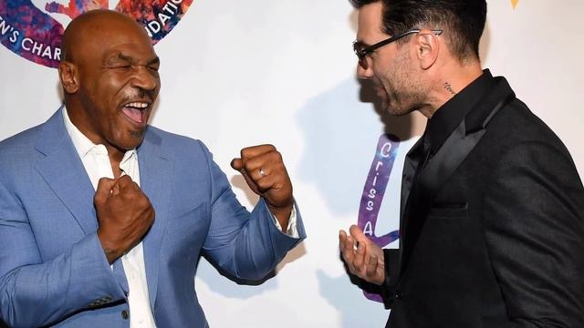 Тайсон – Джонс. Прогноз букмекеров на бой: Железный Майк тряхнет стариной смотреть онлайн