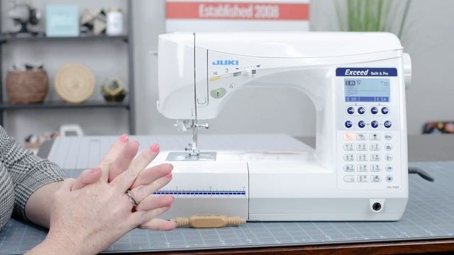 Mechanical vs Computerized Sewing Machine - which do I choose? смотреть онлайн