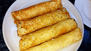 Блины рисовые с творожной начинкой на завтрак