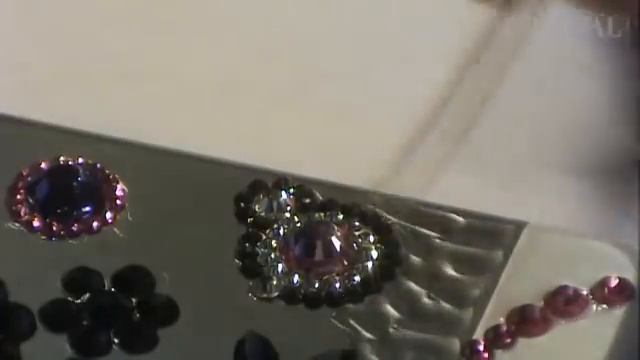 #5. Украшаем телефон стразами Swarovski смотреть онлайн