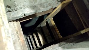 Безопасная и простая лестница в погреб своими руками.