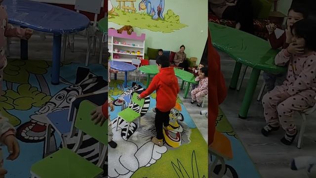 В конце кегли, а сейчас игра в стулья ? смотреть онлайн