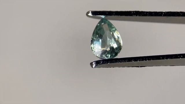 Натуральный голубовато-зелёный сапфир из Австралии 6х4,2мм смотреть онлайн