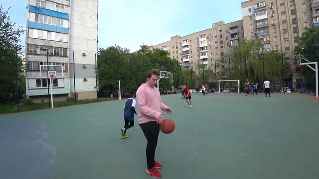 КТО ПЕРВЫЙ ЗАБРОСИТ МЯЧ В КОЛЬЦО 33 РАЗА ПОЛУЧИТ 100000 РУБЛЕЙ ! смотреть онлайн