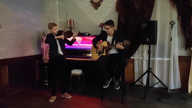 Call Out My Name - The Weeknd - A child plays the violin in a playful way смотреть онлайн