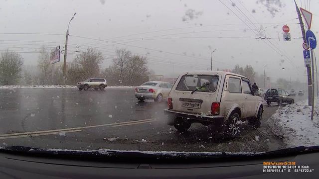 Агрессивный мужик на ниве М901ХЕ смотреть онлайн