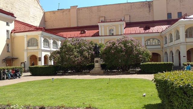 Дворик в музее Пушкина VID 20170604 125459221 смотреть онлайн