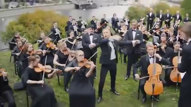 Tele2 - Уже год в Москве смотреть онлайн