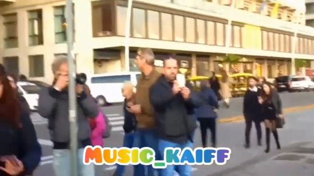 TONES AND,💥НА УЛИЦЕ С САКСОФОНЕ🎷🎷🎷 смотреть онлайн