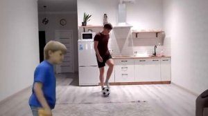 Внезапно кидаю МЯЧ В КАМЕРУ Пранк в чатрулетке.mp4