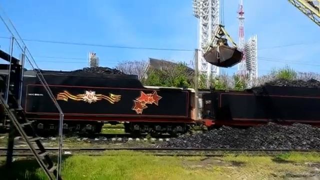 КАК ЗАГРУЖАЮТ УГОЛЬ В ПАРОВОЗЫ смотреть онлайн