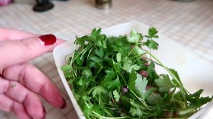 НЕОБЫЧНЫЙ СПОСОБ долго сохранить зелень