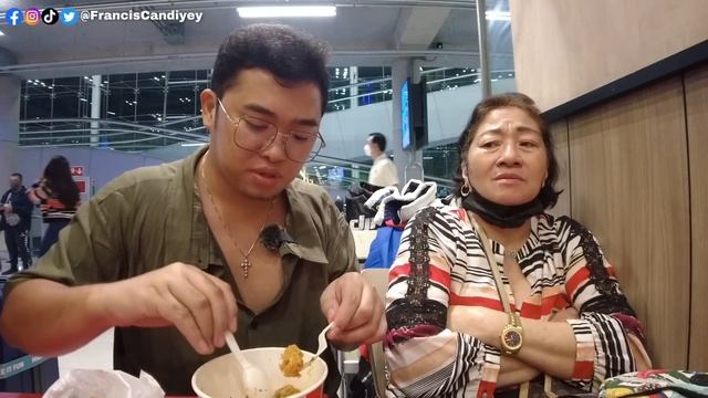 CHATUCHAK NIGHT MARKET STREET FOOD (MCDONALDS & KFC EXPERIENCE) смотреть онлайн