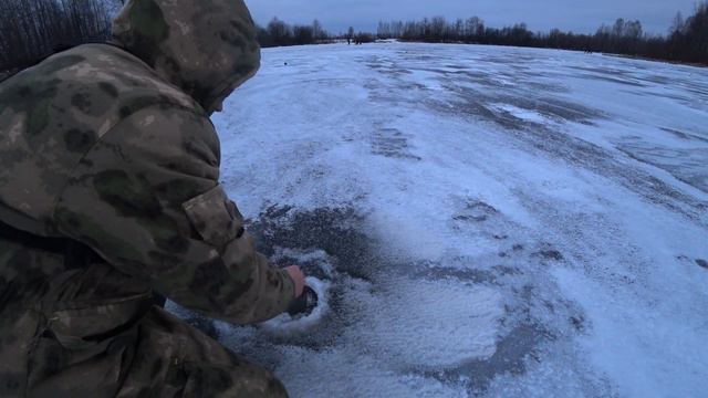 Рыбалка на жерлицы. Заготовка живца. смотреть онлайн