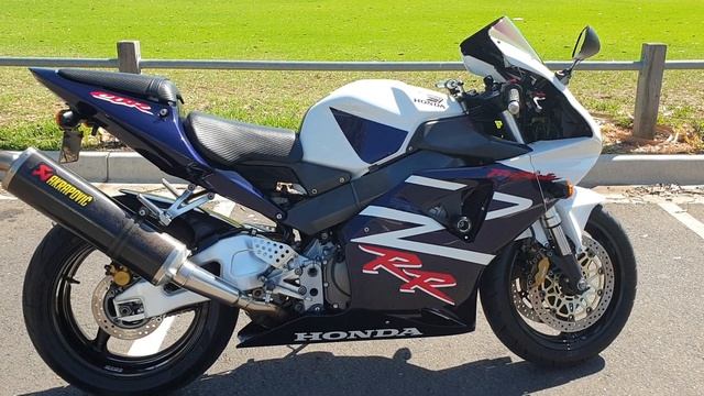 2002 Honda Fireblade CBR 954RR смотреть онлайн