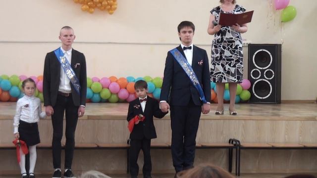 Выпускники несут первоклашек Последний звонок 2015 Гимназия 1507 Школа 865 смотреть онлайн