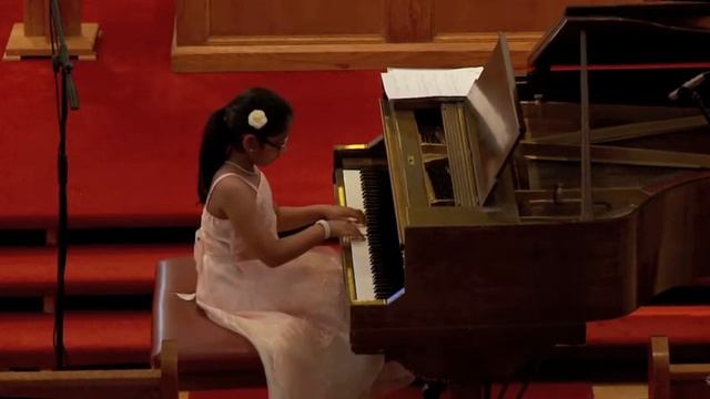 Roshani Rajeevan perform "Complain" by K.Ofr; "March" by Longshamp-Drushkevich смотреть онлайн