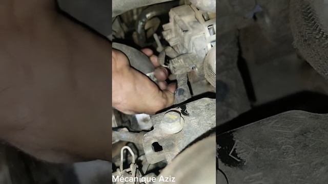 Mélange huile avec d'eau pour moteur dacia DOKKER #dacia #renault #radiateur #huile #eau смотреть онлайн