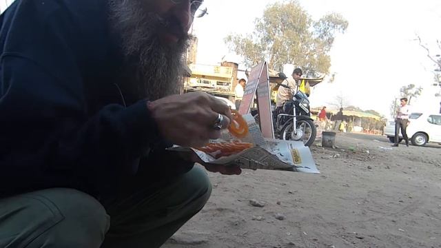 Уличная еда в Индии. Пробуем Джелиби с Доктор Перч смотреть онлайн