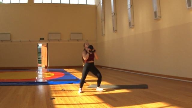 Тренировка с гирей и скакалкой - Fullbody на рельеф и выносливость. Быстро, просто и без бёрпи))) смотреть онлайн