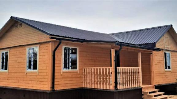 На трёх углах дом не стоит! Просторный одноэтажный дачный дом из бруса проект Д-78, со стройки, Клин смотреть онлайн