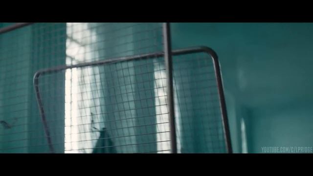 Сранный ты коммуняка! Колосс против Джаггернаута | Дэдпул 2 (Расширенная версия) смотреть онлайн
