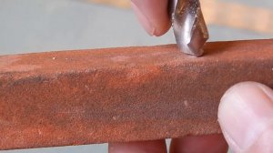 Заточка сверла по металлу 1 мм по-быстрому (для чайников)