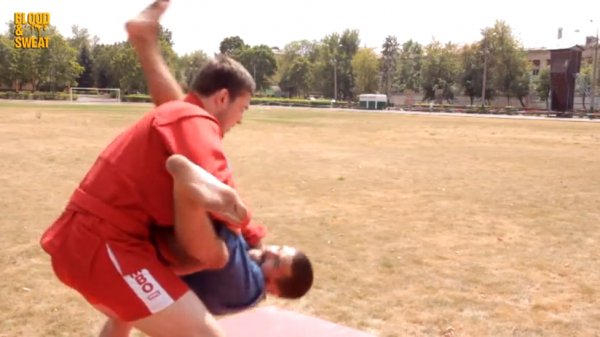 Самбо. Рычаг локтя из стойки (висячка). Sambo. Flying armbar.