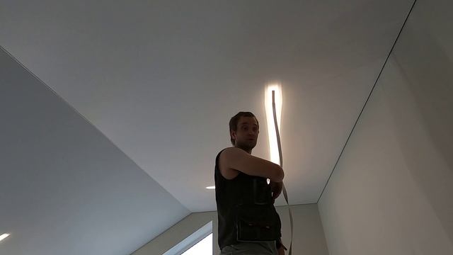 Как мы делали натяжные потолки с световыми линиями с переходом в стенуна высоте более 6 м. смотреть онлайн