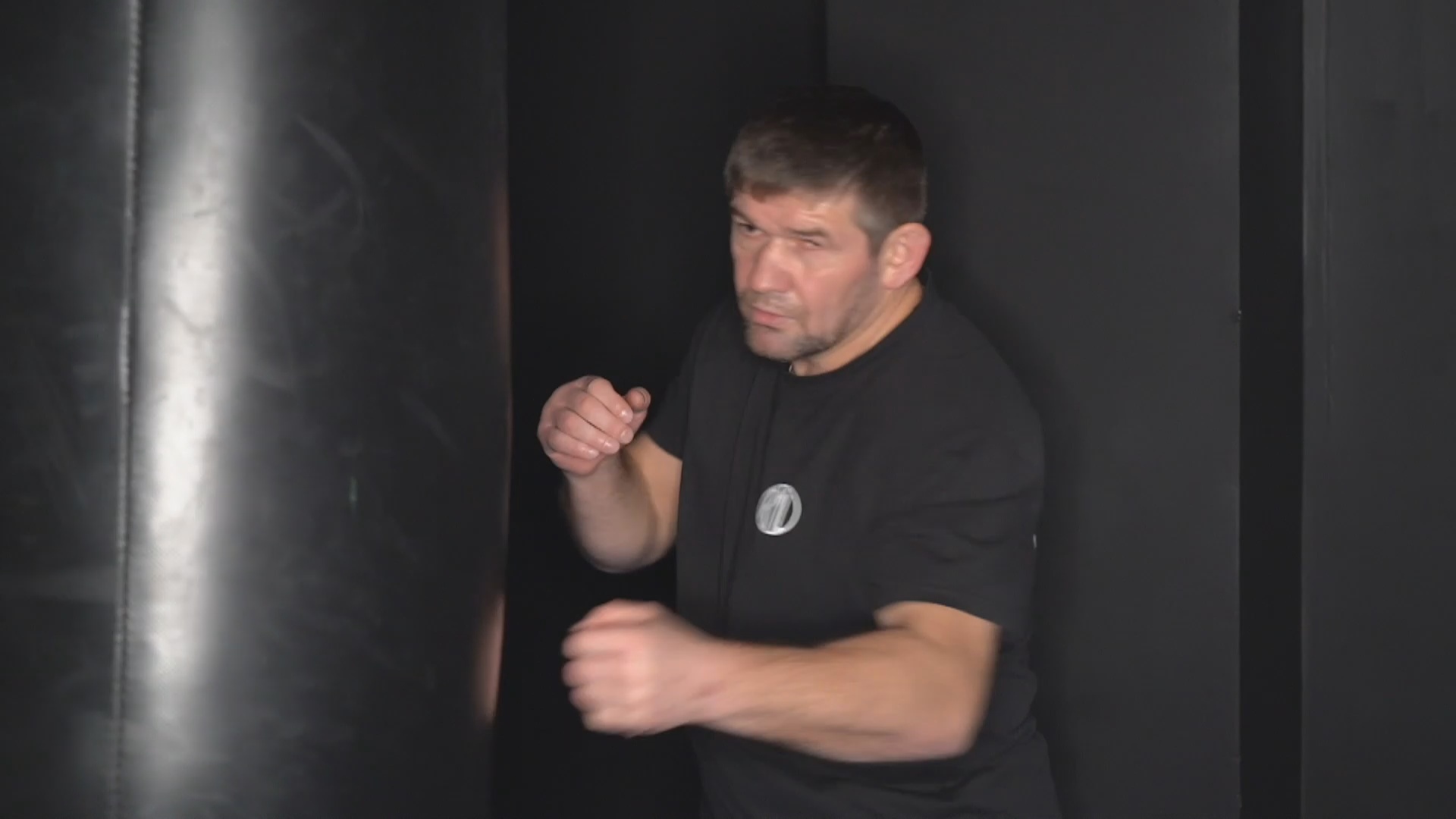 Михаил Грудев. Ставим удары на мешках. Тренировка Извор -1 часть смотреть онлайн