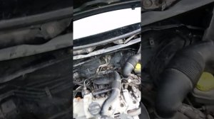 вода в салоне со стороны водителя фольксваген поло 4 поколения.