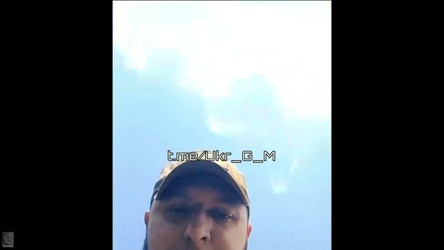 Тяжелораненого укровоина эвакуируют, просто волоча его по земле смотреть онлайн