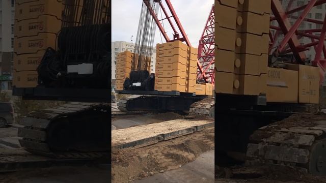 Перейти дорогу. Часть 1. Гусеничный кран, вес 300 т., грузоподъемность 400 т.