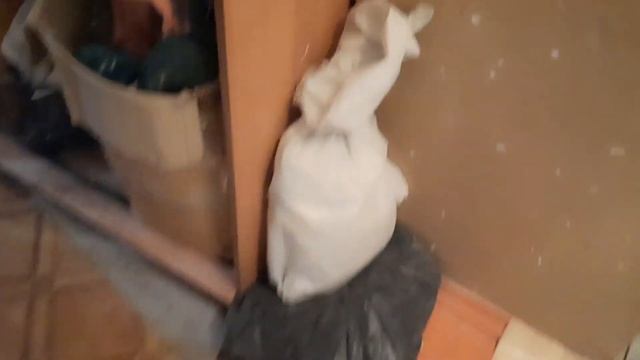 Воняет газом, текут краны, горит свет круглосуточно . Рум тур смотреть онлайн