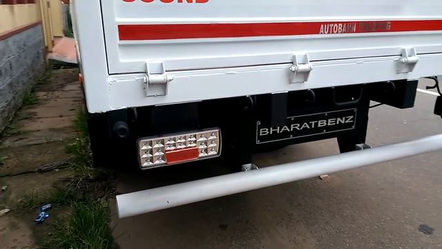 BharatBenz MD 1014 Truck specs review of Medium Duty Truck with 140bhp power and 420Nm Torque смотреть онлайн