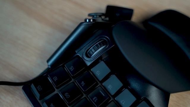 RAZER TARTARUS V2 - РАСПАКОВКА ну очень СТРАННОЙ клавиатуры. смотреть онлайн