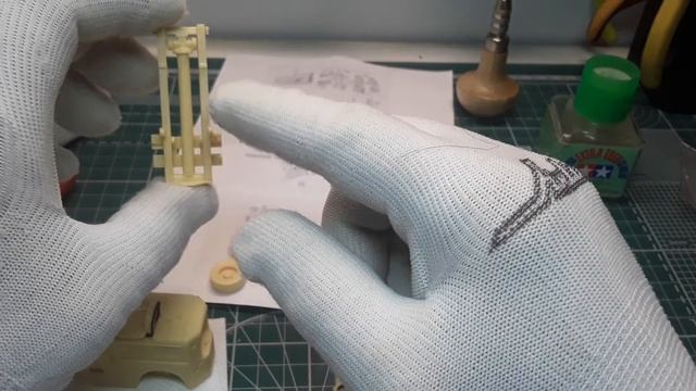 Модель вилочного погрузчика из смолы. Мучительная сборка. смотреть онлайн