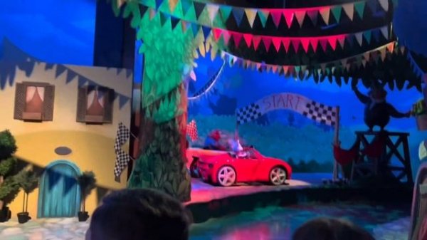 КАКОЙ ПАРК АТТРАКЦИОНОВ КРУЧЕ? Warner Brothers и Ferrari World? Абу-Даби?️